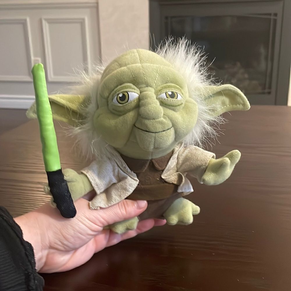 Star Wars Yoda Plush Lucasfilms Ltd Excellent Condition with Lightsaber 8”